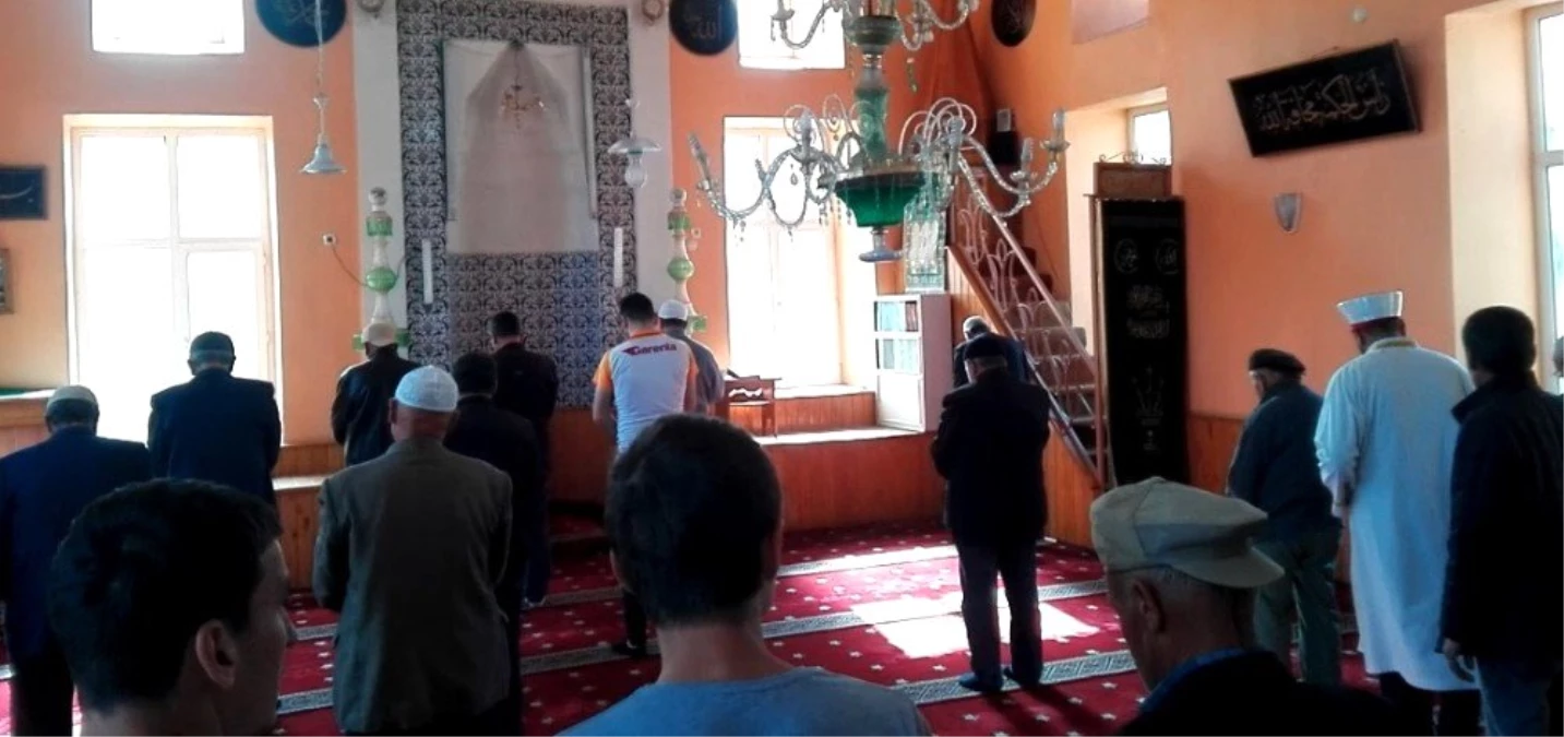 10 ay sonra imam atanana köyde cami doldu taştı