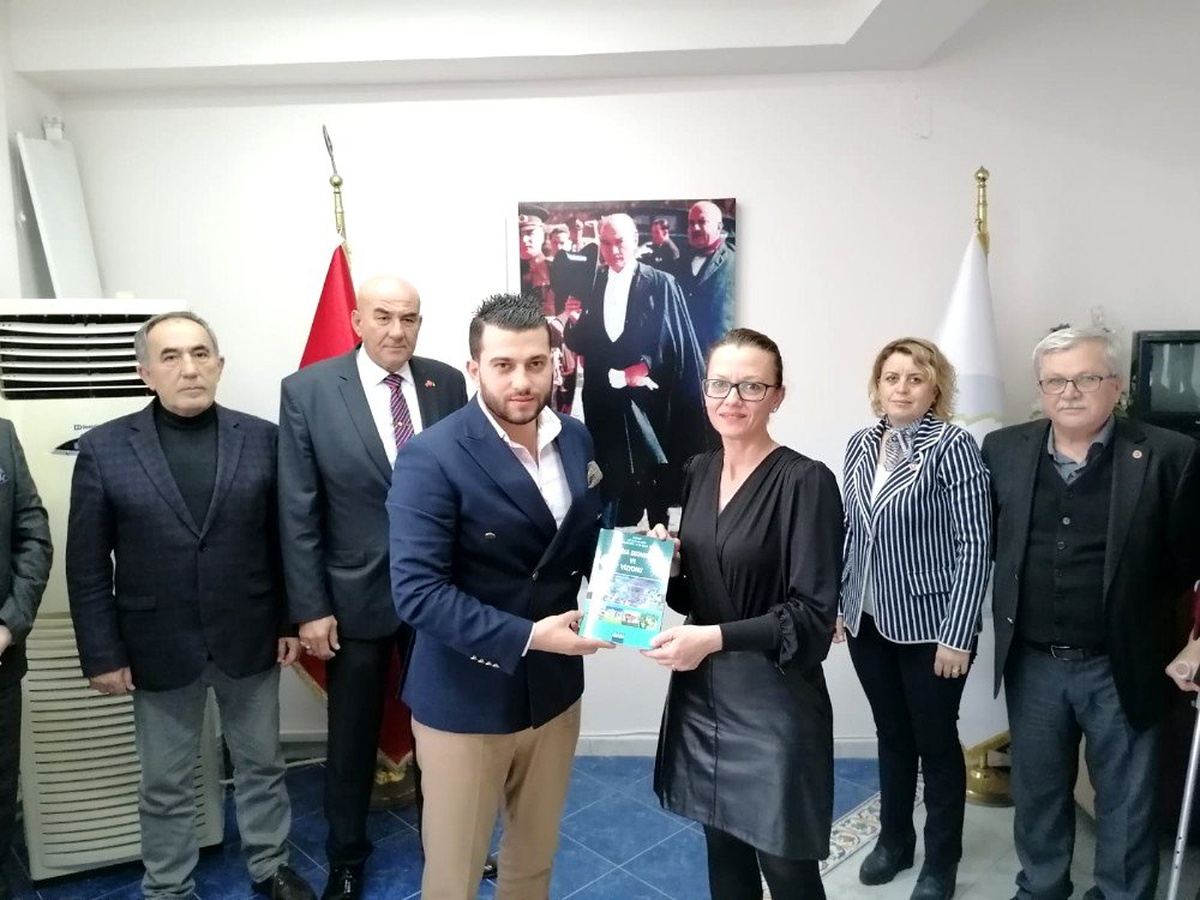 Akademisyenlerin hazırladığı kitap Manisa\'nın geleceğine ışık tutacak