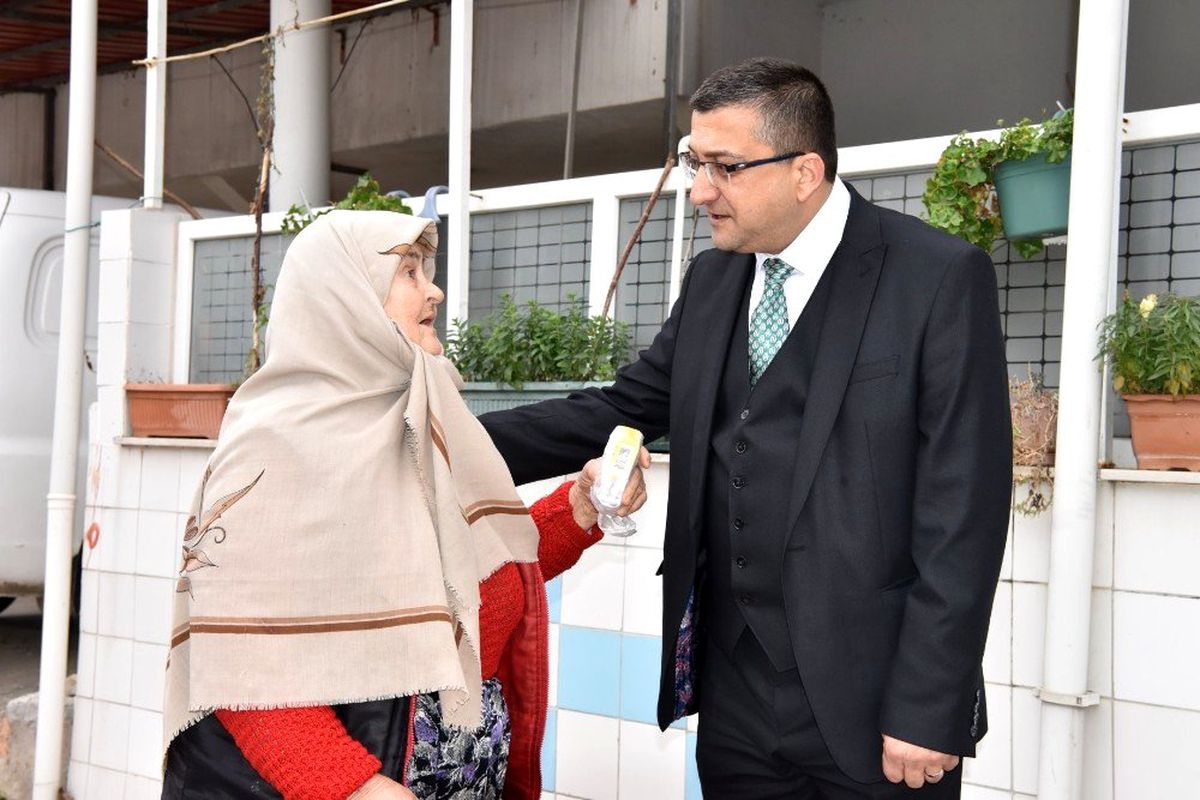 Başkan Bülent Öz, halkla bağını koparmıyor