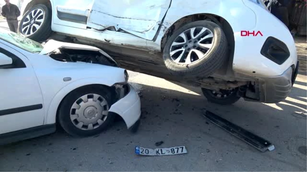 Bolu otomobilin çarptığı aracın tekerlekleri yerden kesildi 2 yaralı
