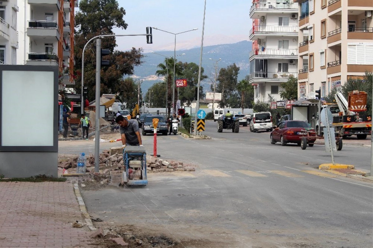 Büyükşehir\'den Finike\'de hummalı çalışma