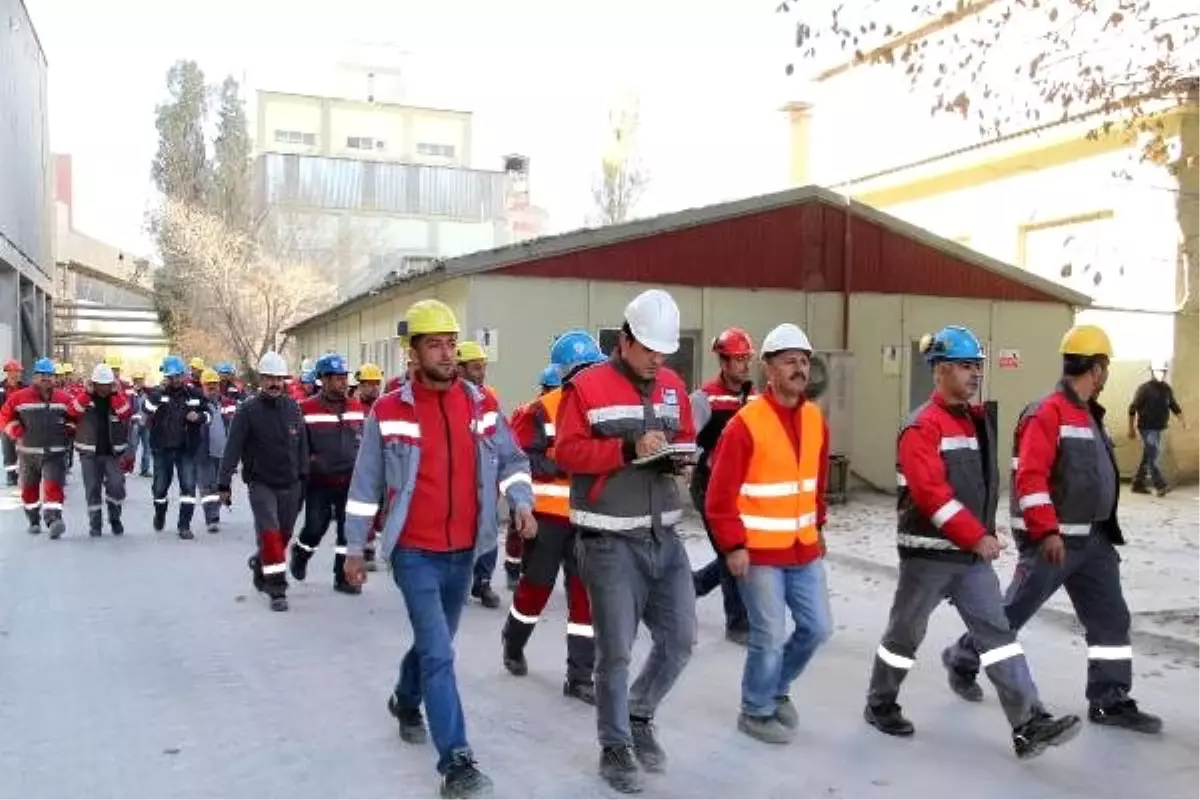 Çimento fabrikasında gerçeği aratmayan deprem tatbikatı