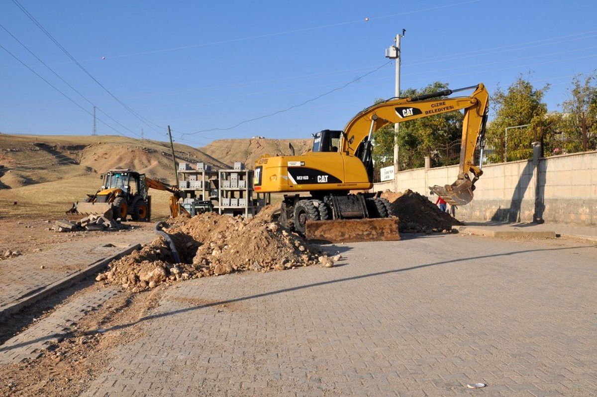Cizre\'de içme suyu hattında onarım çalışmaları sürüyor