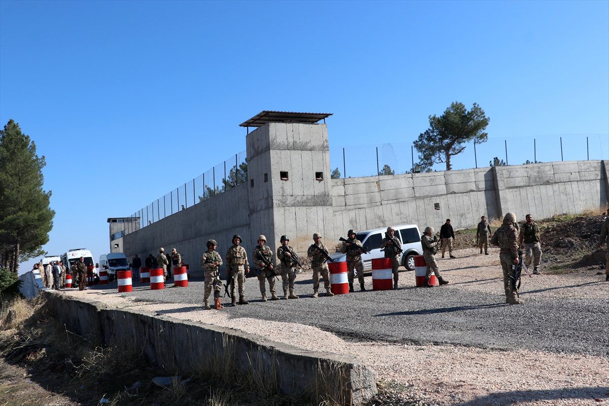 Diyarbakır\'da iki aile arasında silahlı kavga: 10 yaralı