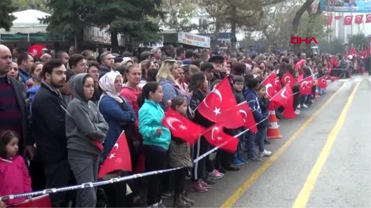 Edirne kurtuluş gününde promosyonların dağıtımında izdiham