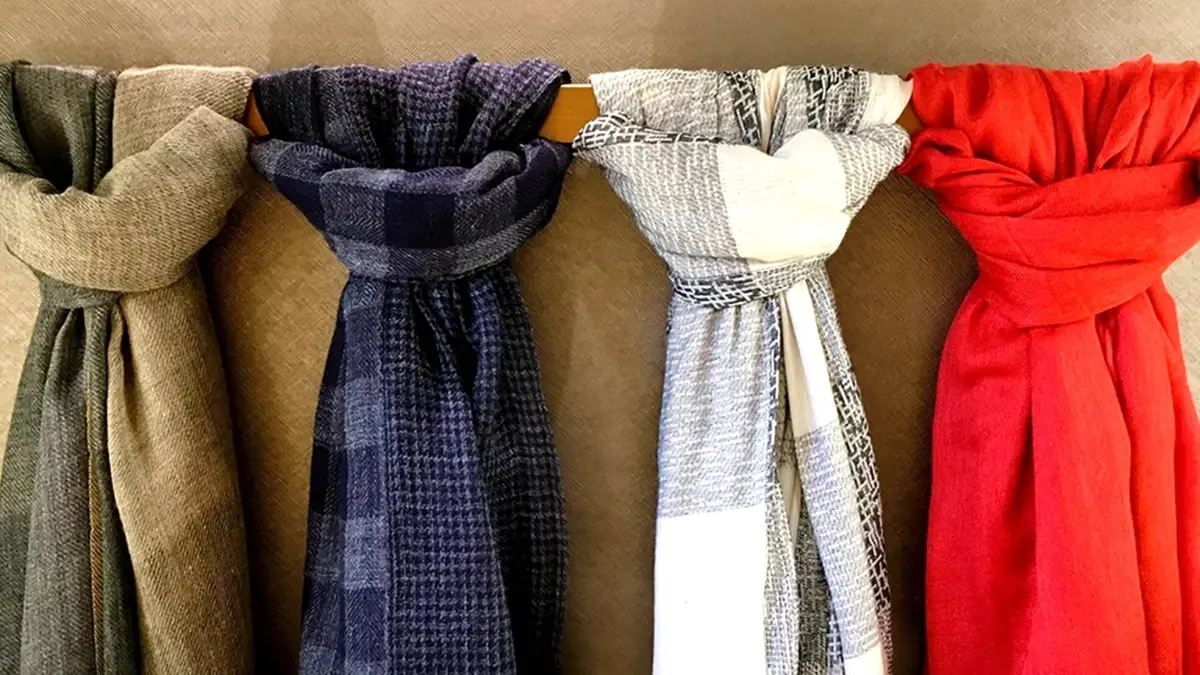 Elbise kombinlenirken şal ve eşarp seçimi nasıl yapılır?