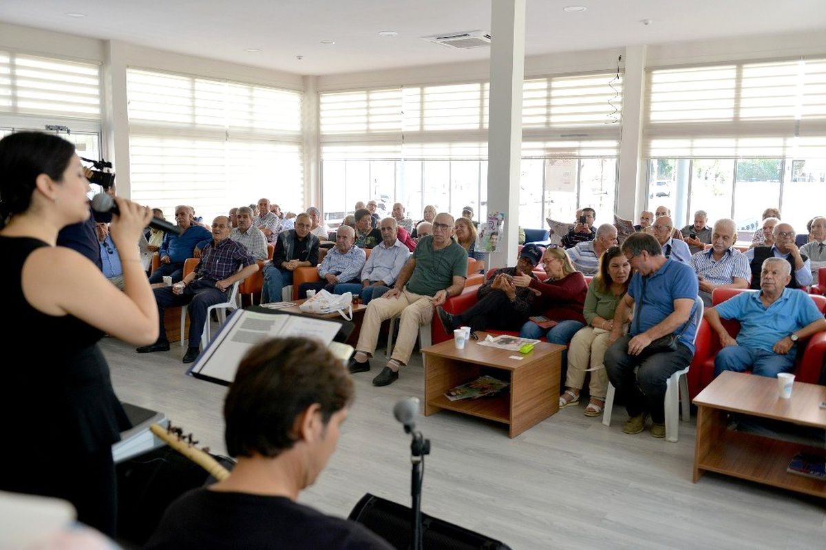 Emekliler, türkülerle keyifli bir gün geçirdi
