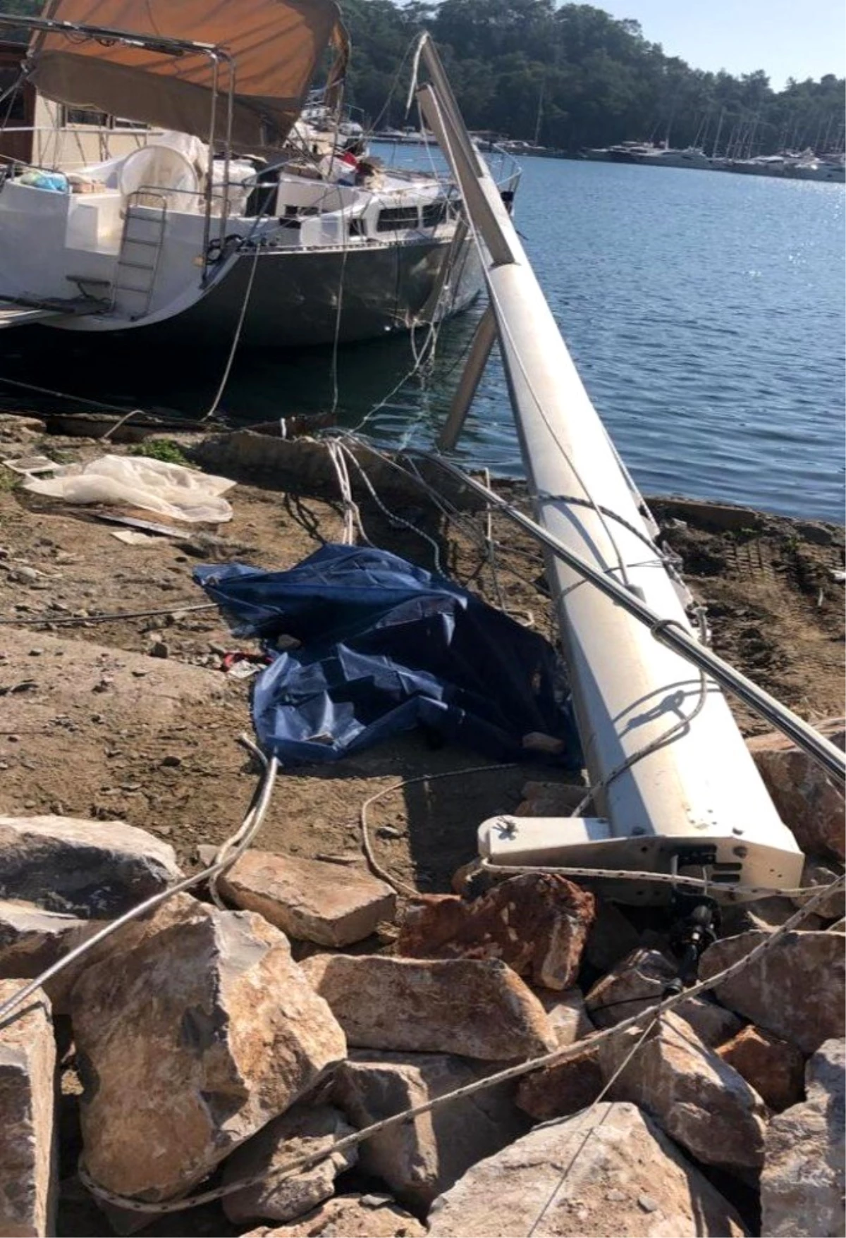 Fethiye\'de yelkenli teknenin direğinin devrilmesi sonucu bir işçi öldü