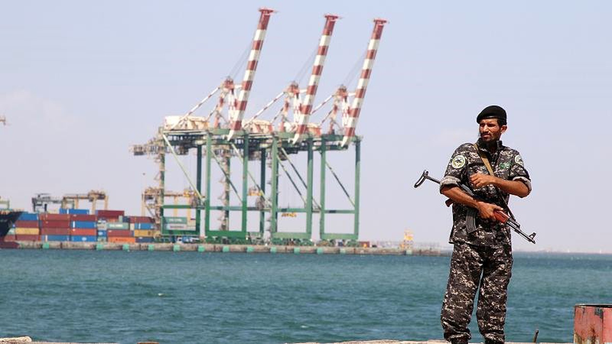 Husiler Kızıldeniz\'de Suudia Arabistan ve Güney Kore\'ye ait gemilere el koydu
