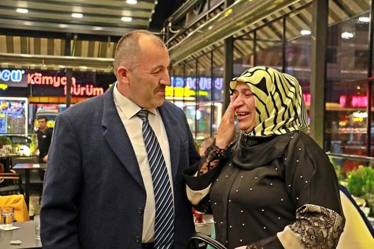 İmamdan eşine, 20\'nci evlilik yıl dönümü sürprizi