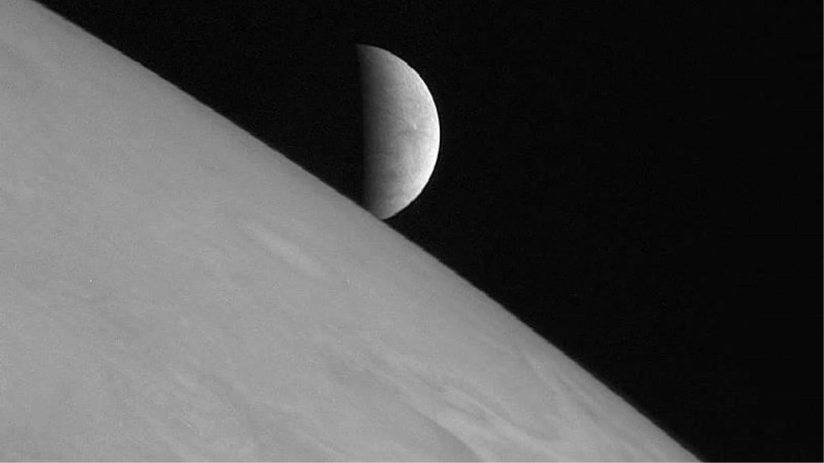 Jüpiter\'in uydusu Europa\'da su buharı bulundu