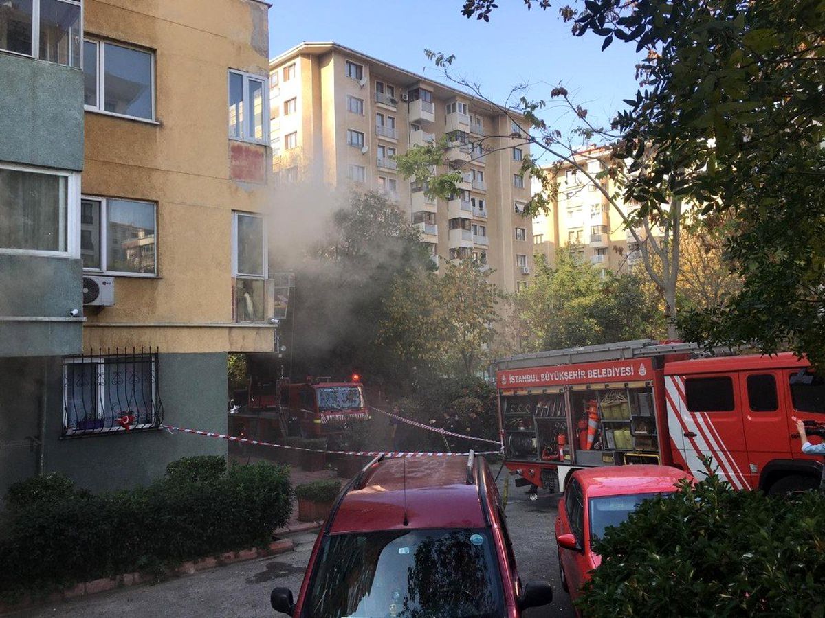 Kadıköy\'de 15 katlı apartmanda yangın paniği