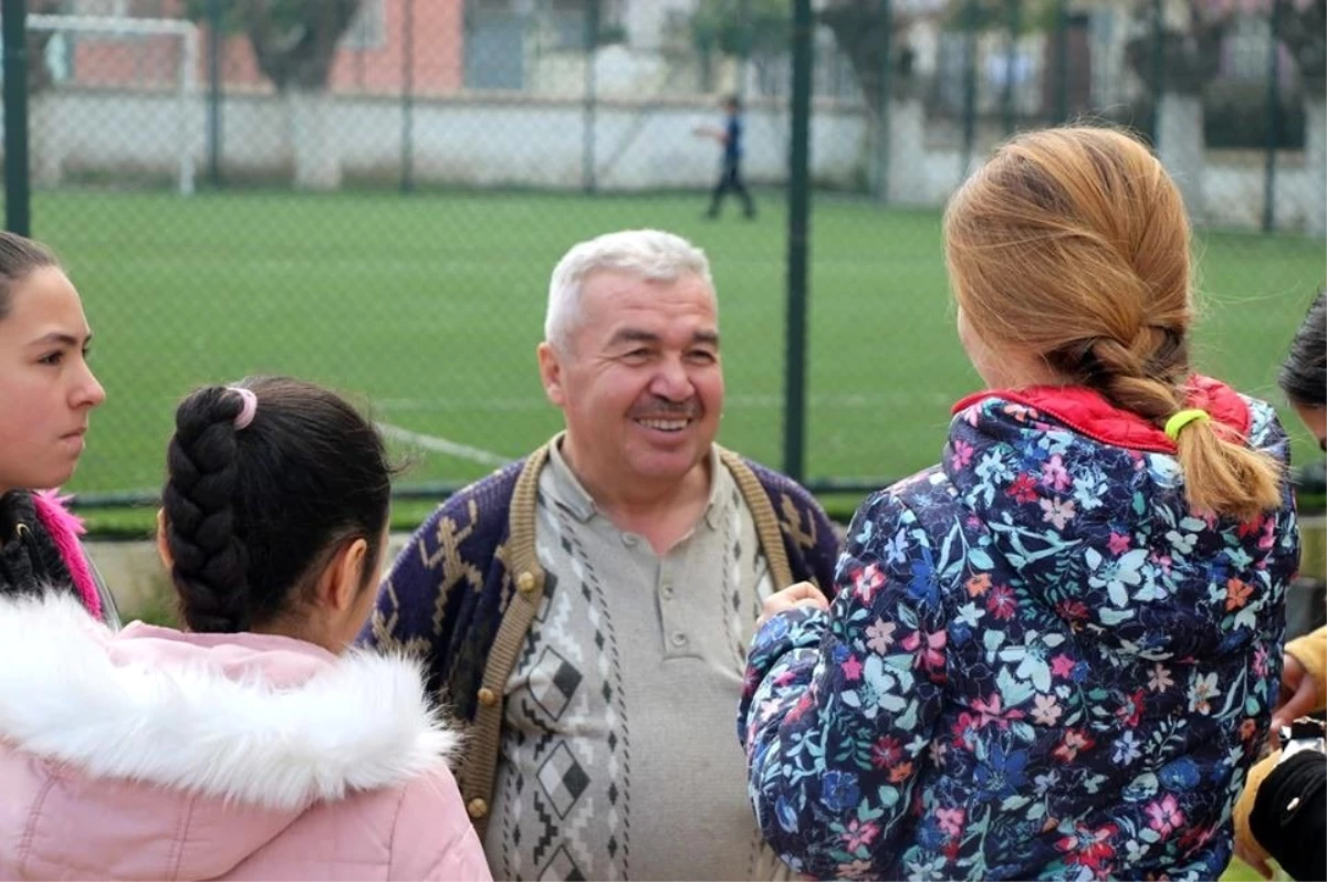 Kendi danasının saldırısına uğrayan öğretmen kurtarılmadı