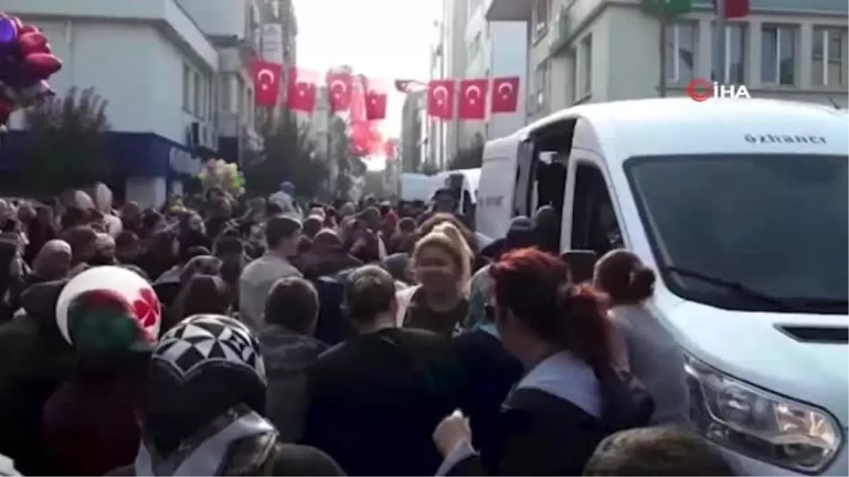 Keşan\'ın Kurtuluş Günü için düzenlenen törende işletmelerin promosyon ürün dağıtımında İzdiham