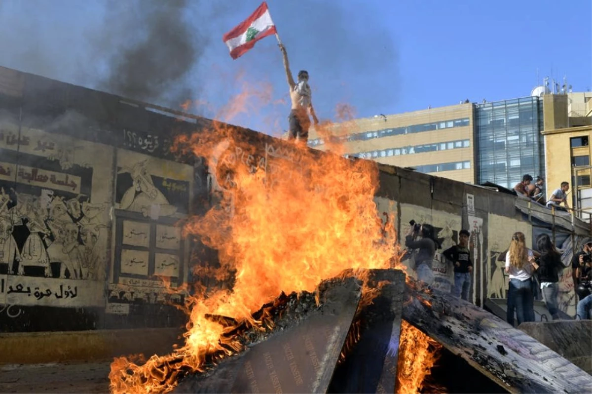 Lübnan\'da parlamento oturumları süresiz ertelendi