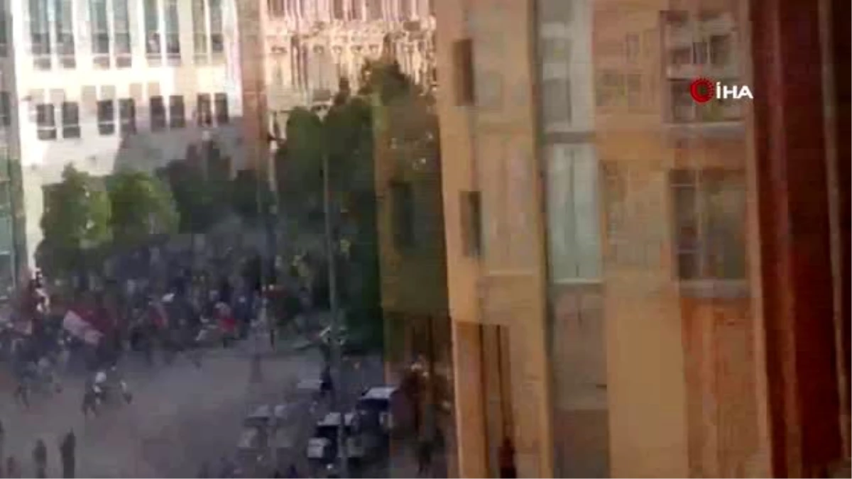 Lübnan\'da protestocular parlamento binasını kuşattı