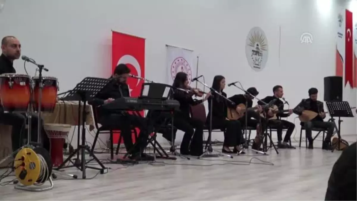 Müzik öğretmenleri meslektaşları için konser verdi