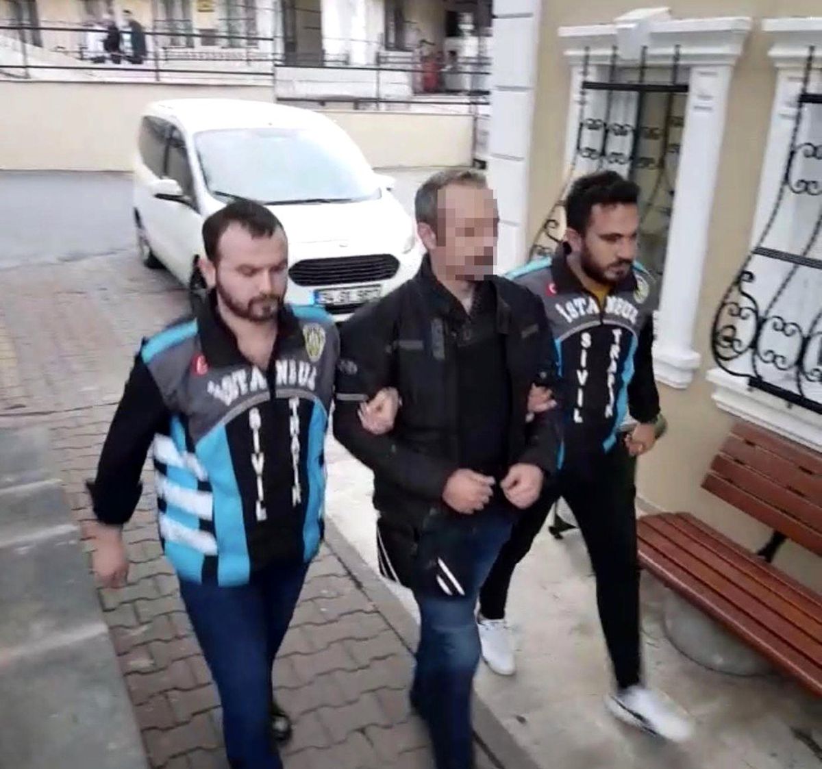 (Özel) İstanbul\'da trafikte terör estiren motosikletli maganda yakalandı