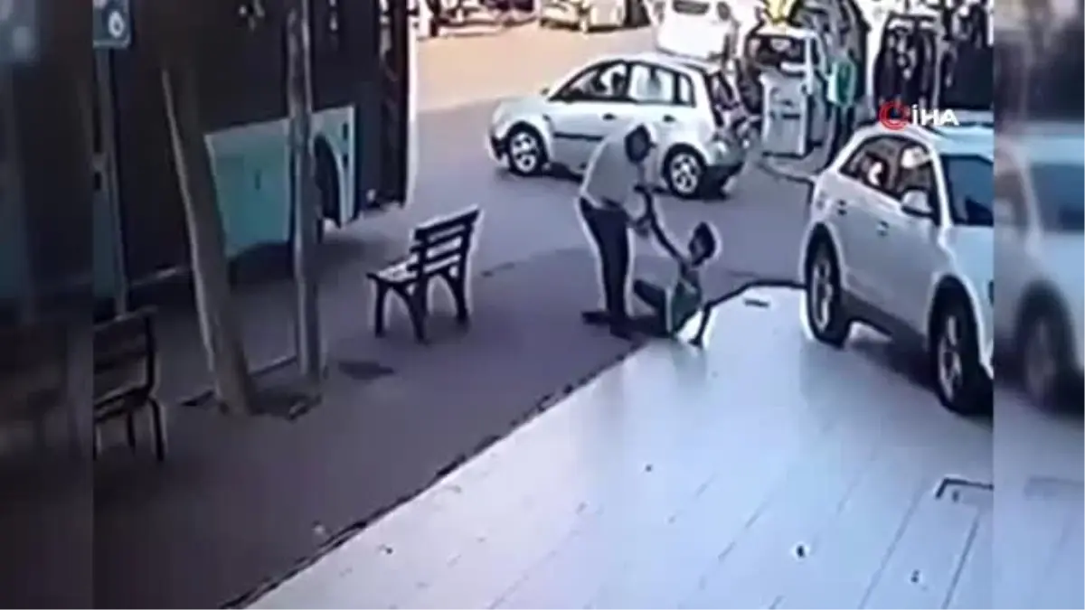 Patenli çocuğa otobüs şoföründen tokatlı dayak kamerada