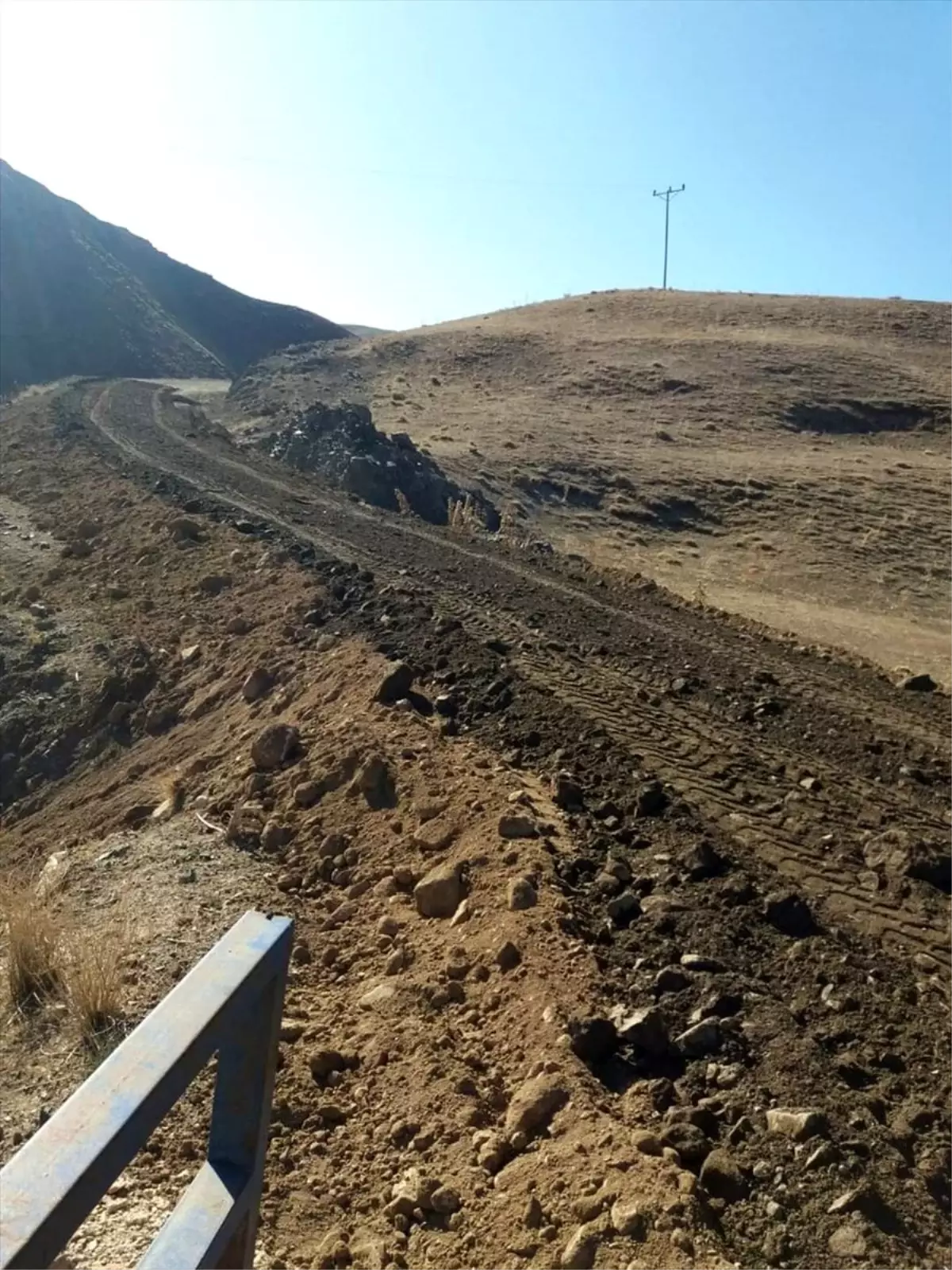 Saray ilçesinde yol yapım ve onarım çalışması başladı