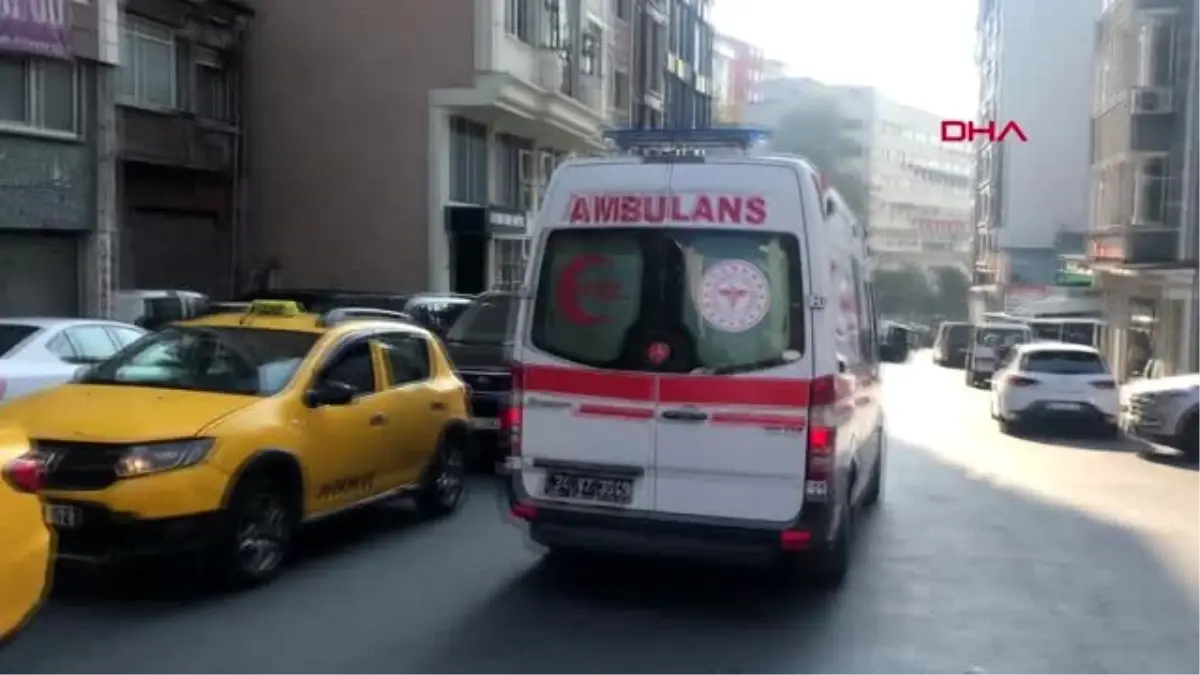 Şişli\'de minibüsle çarpışan motosikletli ağır yaralandı