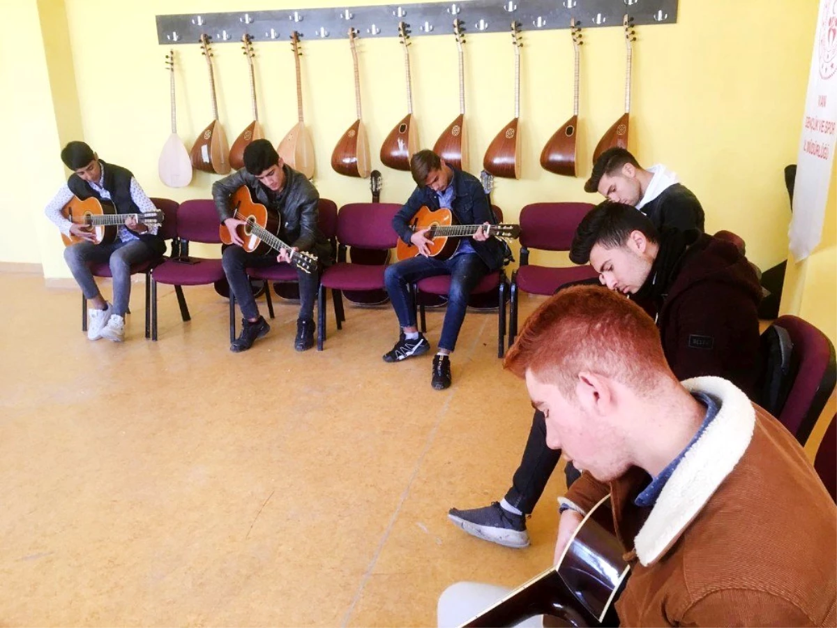 Tuşba Belediyesinin kurslarına öğrencilerden büyük ilgi