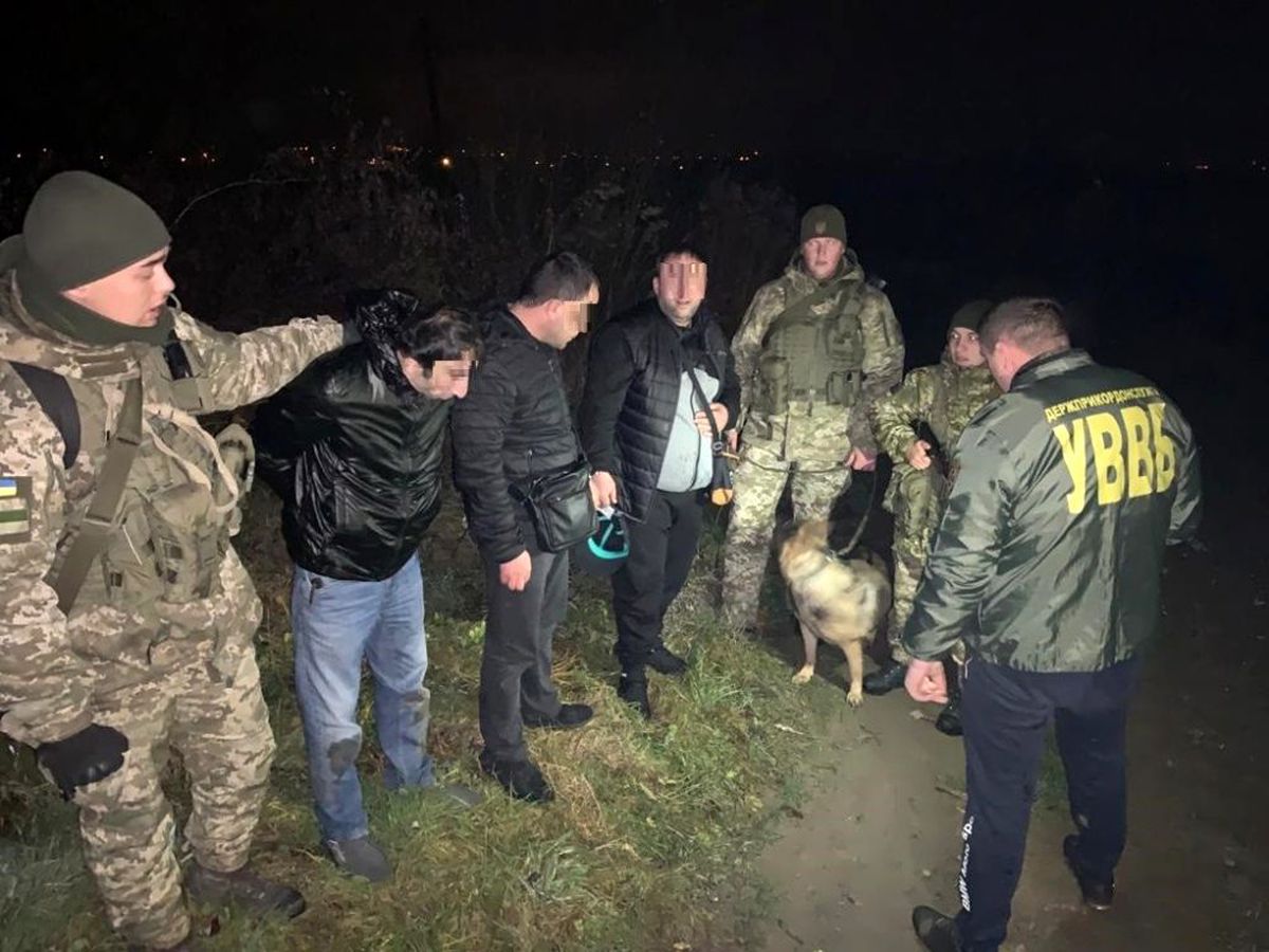Ukrayna sınırlarında 2\'si Türk 5 kişi yakalandı