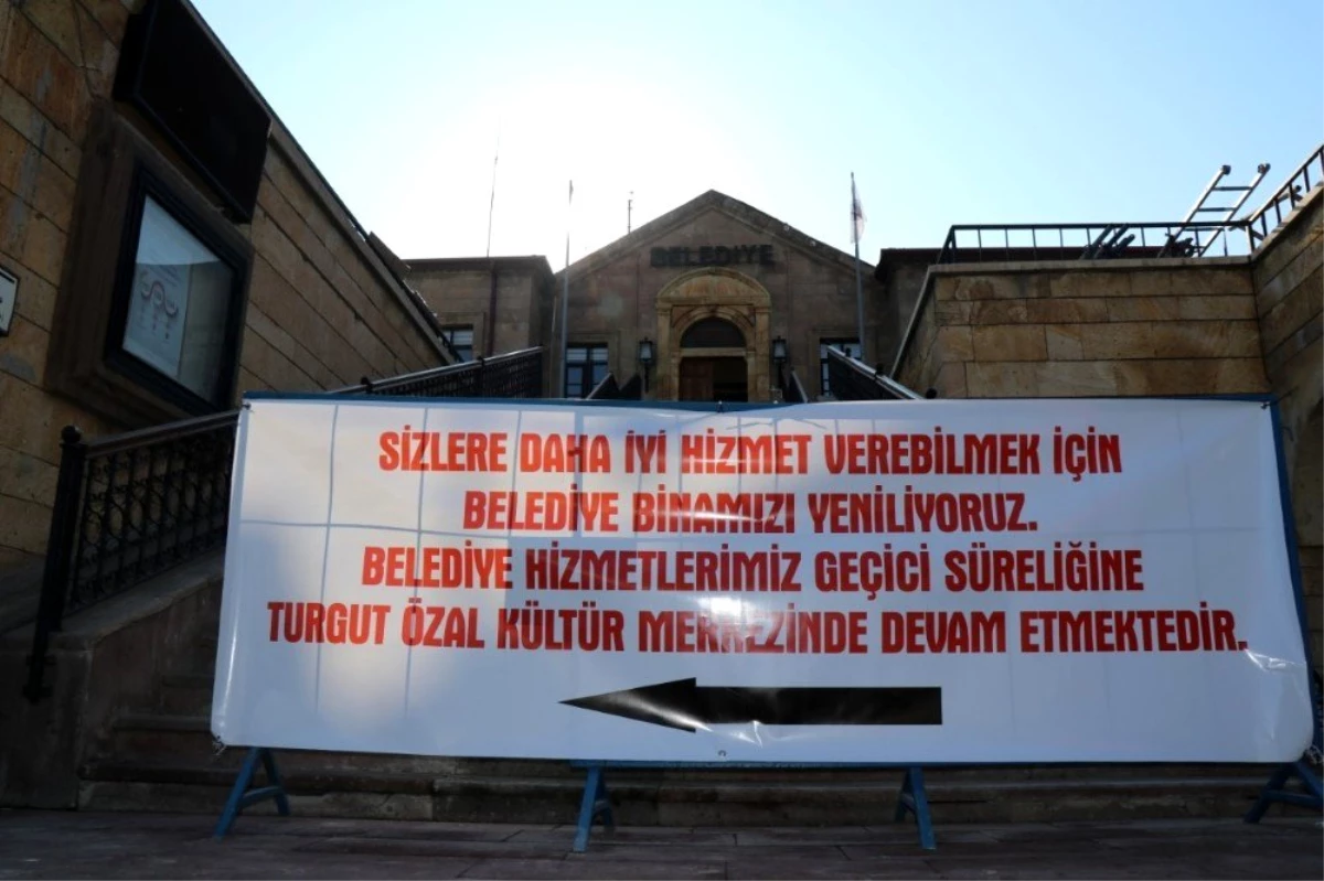 Ürgüp\'te Belediye hizmet birimleri Turgut Özal Kültür Merkezi\'ne taşındı