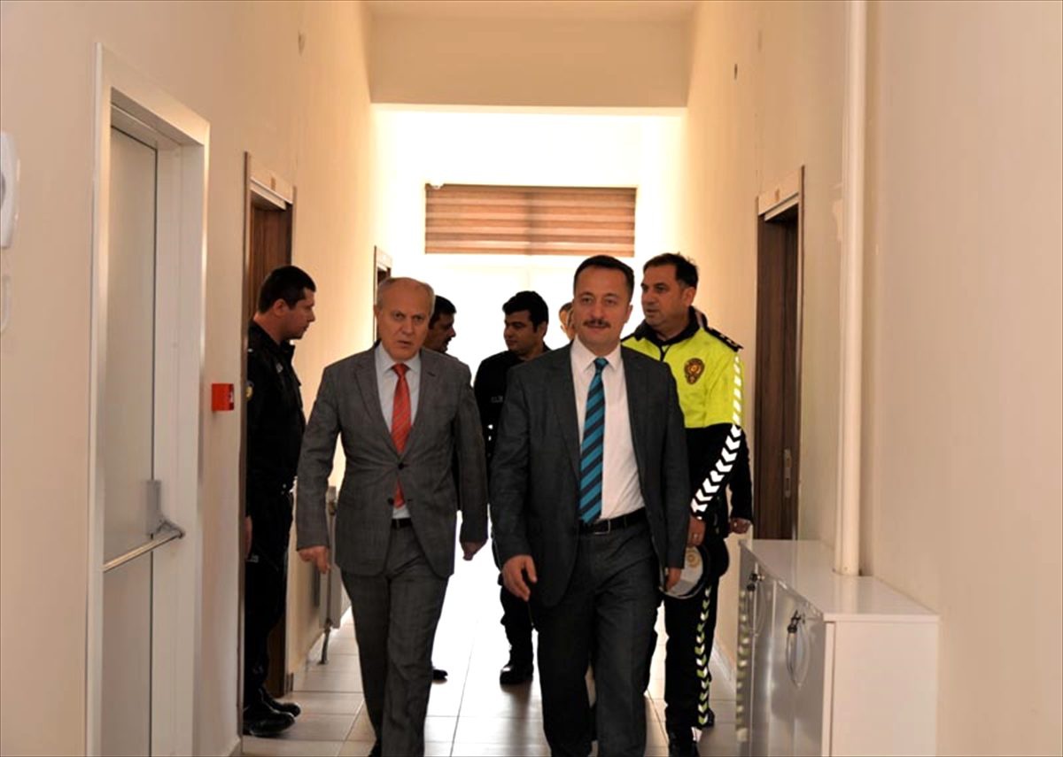 Vali Şentürk\'ten, Çevik Kuvvet ve Bölge Trafik ekiplerine ziyaret
