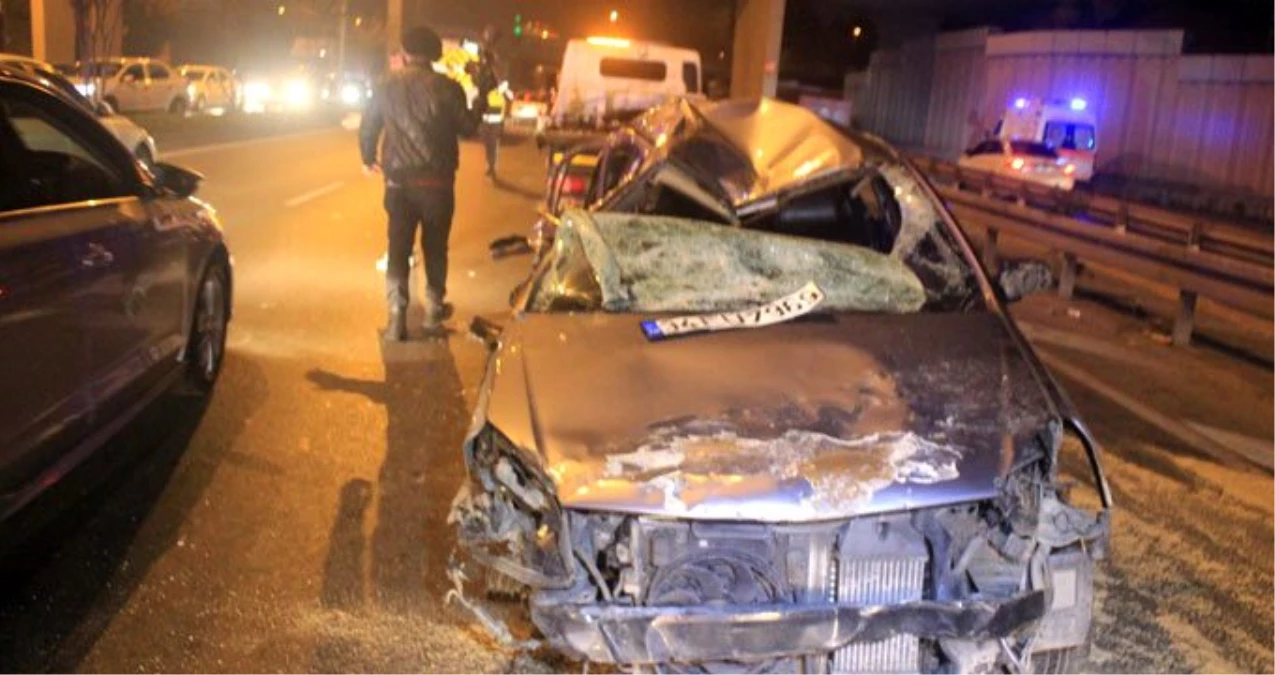 Vatan Caddesi\'nde kontrolden çıkan otomobil takla attı: 2\'si ağır 3 kişi yaralandı