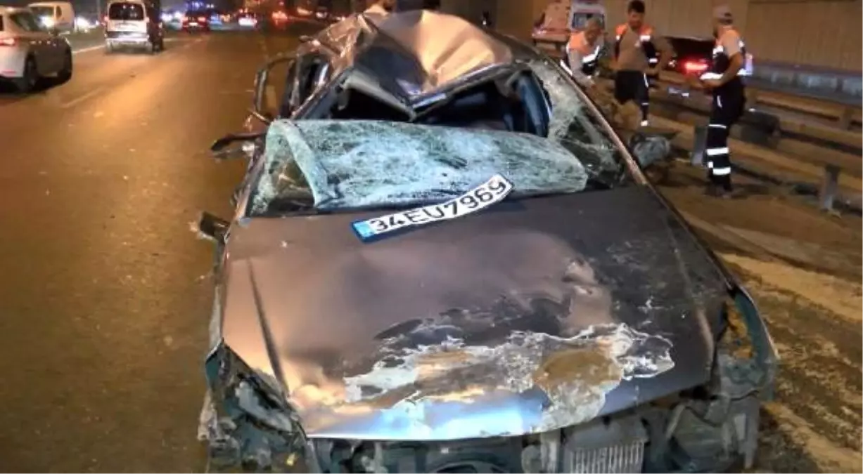 Vatan Caddesi\'nde otomobil taklalar atarak karşı şeride geçti: 4 yaralı