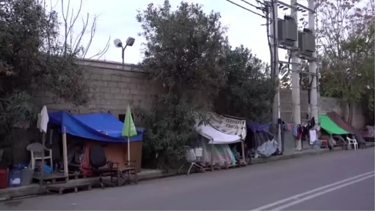 Yunanistan\'da kamp dışındaki düzensiz göçmenler yaşam mücadelesi veriyor