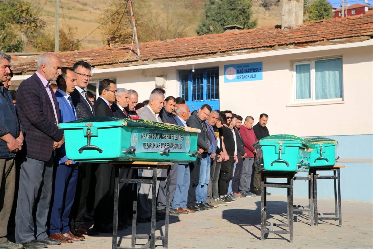 Zehirlenen yaşlı çift ve torunlarının cenazesi toprağa verildi