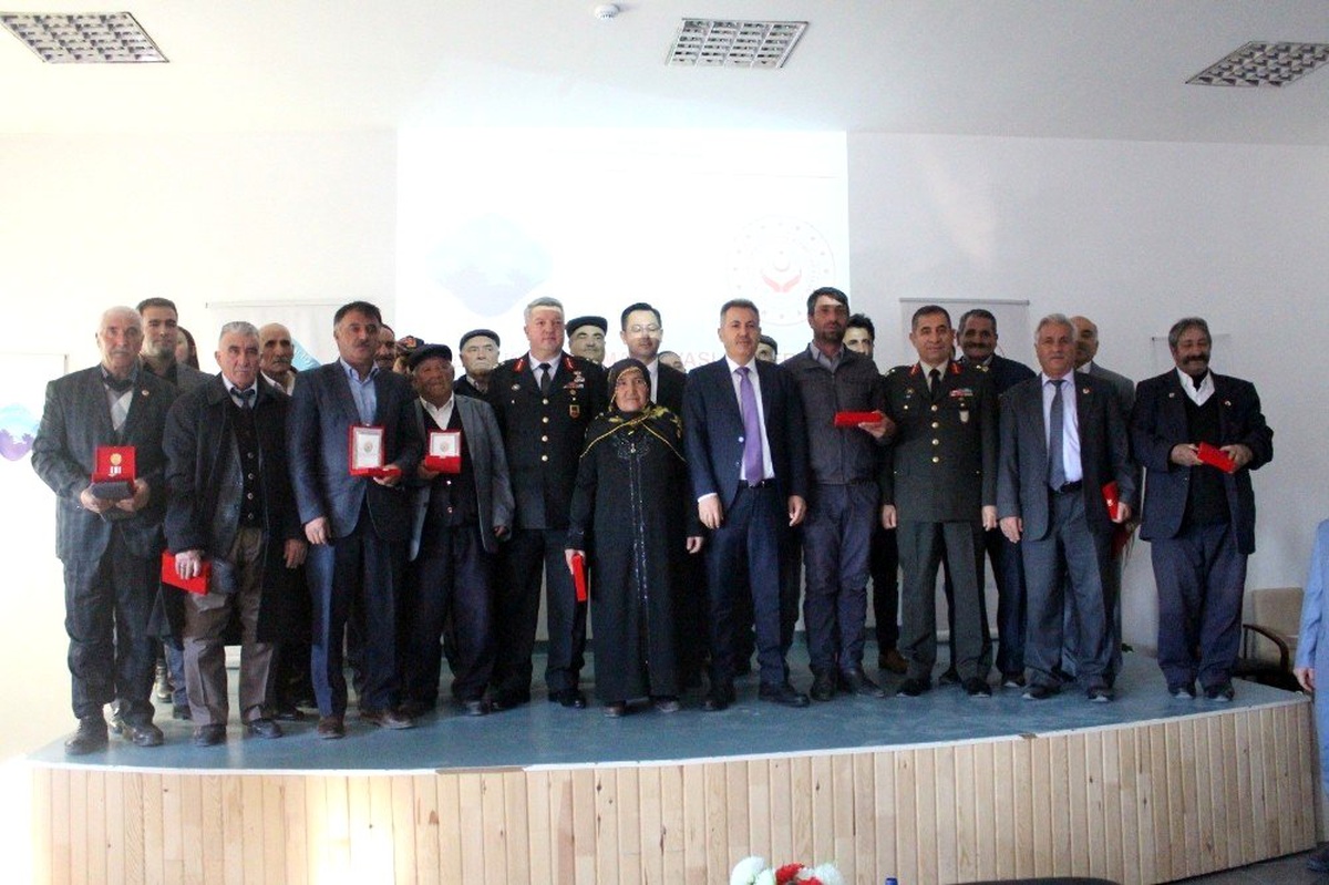 Ağrı\'da Kıbrıs Gazilerine Madalya ve Beratları verildi