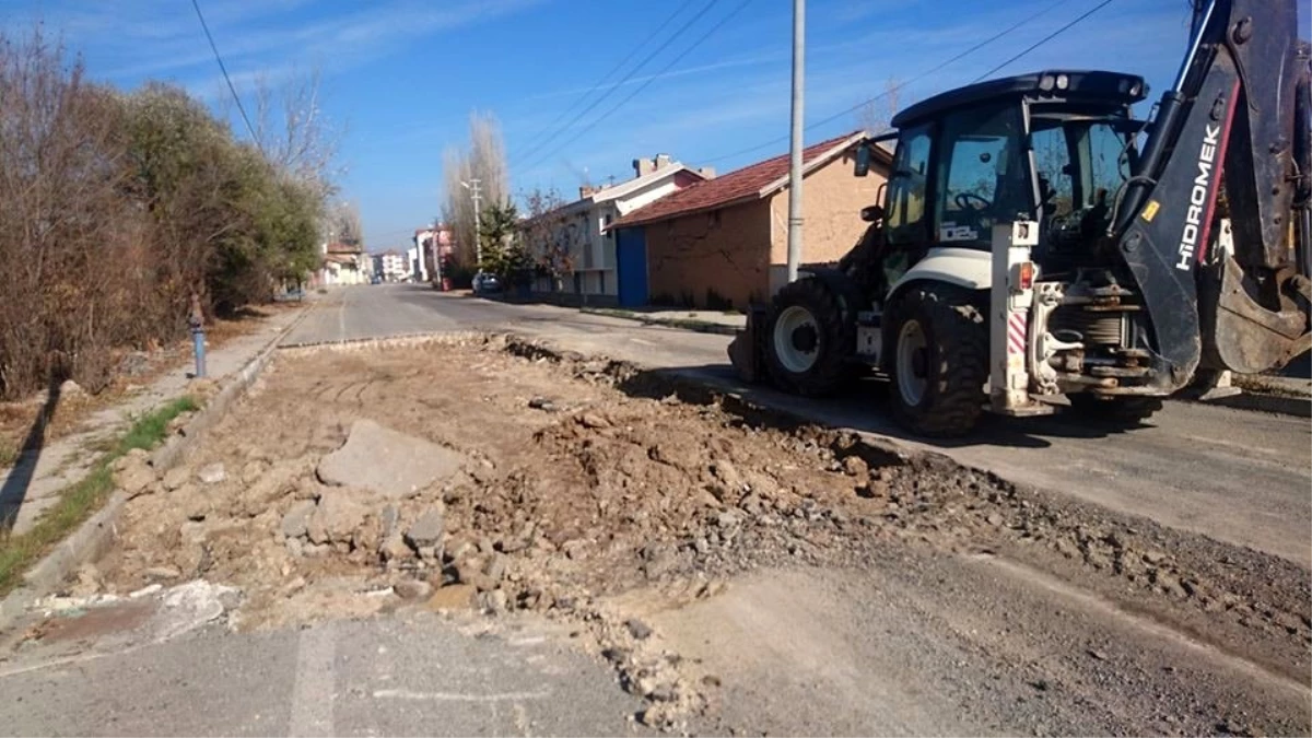 Aslanapa\'da yol bakım ve onarım çalışmaları