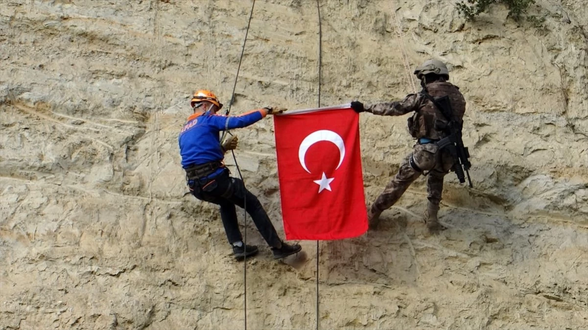 Aydın\'da AFAD ekipleri ve özel harekat polisi arama kurtarma tatbikatı yaptı