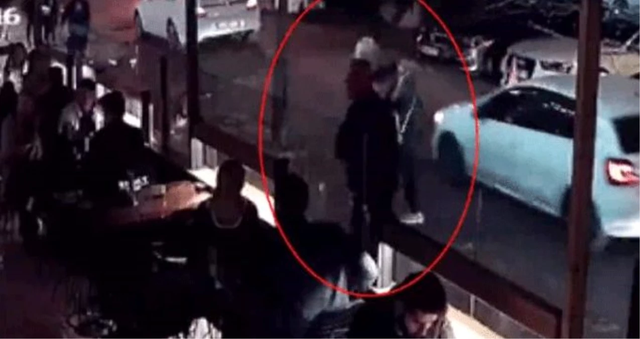 Beşiktaş\'ta başörtülü öğretmene yumrukla saldıran kadın gözaltına alındı