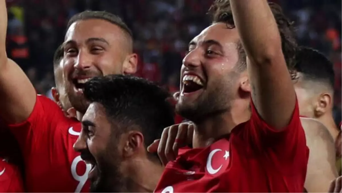 Hakan Çalhanoğlu\'ndan flaş transfer açıklaması: "Hayır diyemem"