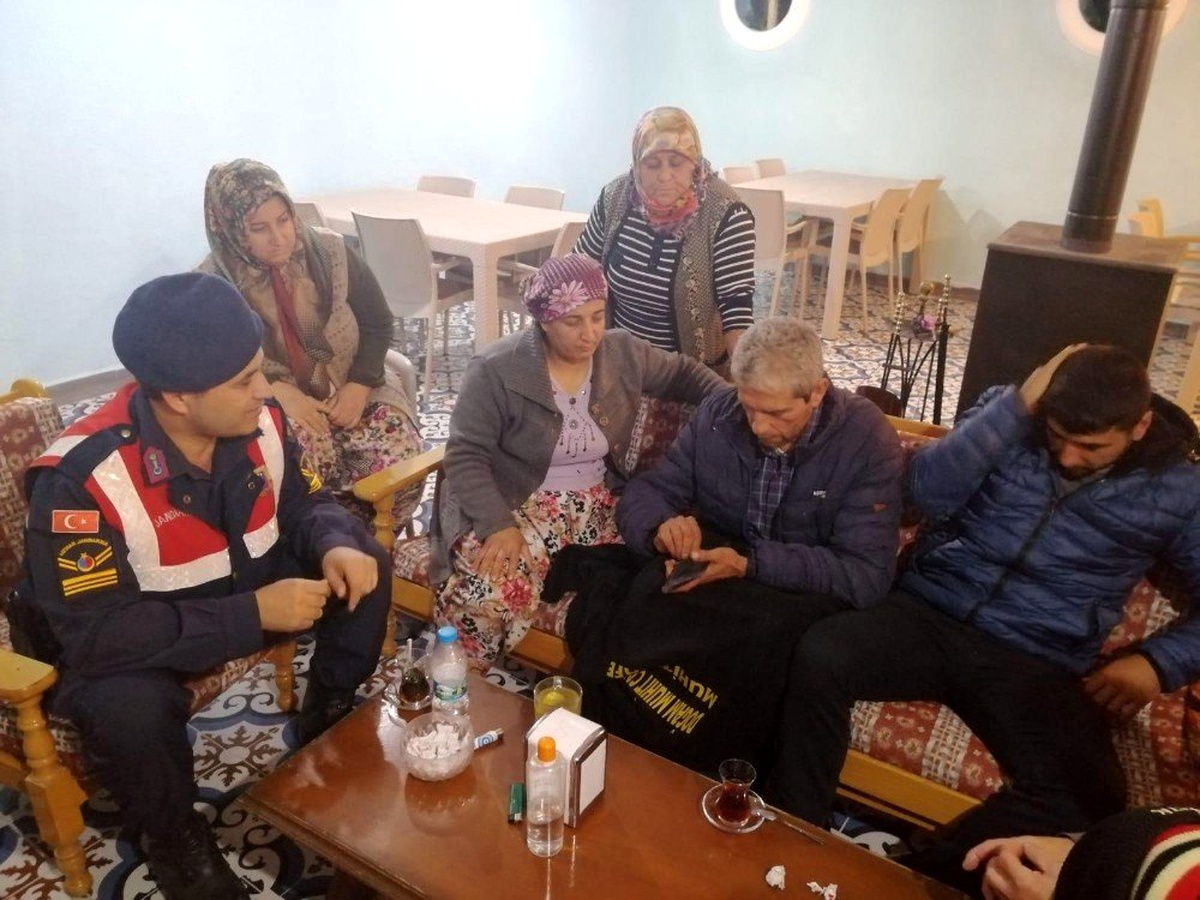 Her yerde aranıyordu elini kolunu sallayarak geri döndü