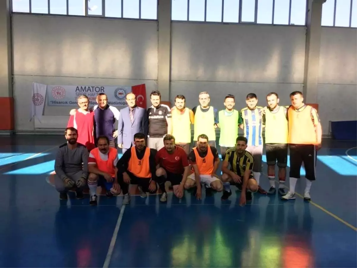 Hisarcık\'ta \'Öğretmenler Günü\' futsal turnuvası