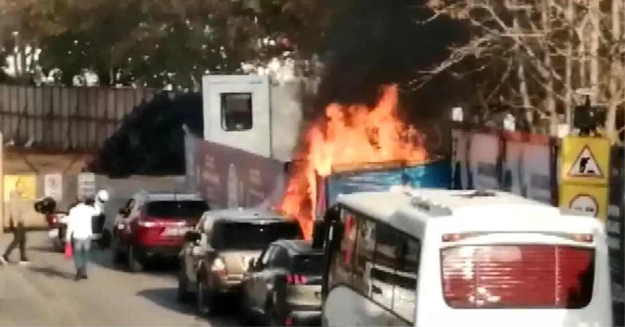 Kadıköy\'de korkutan patlama anı kamerada