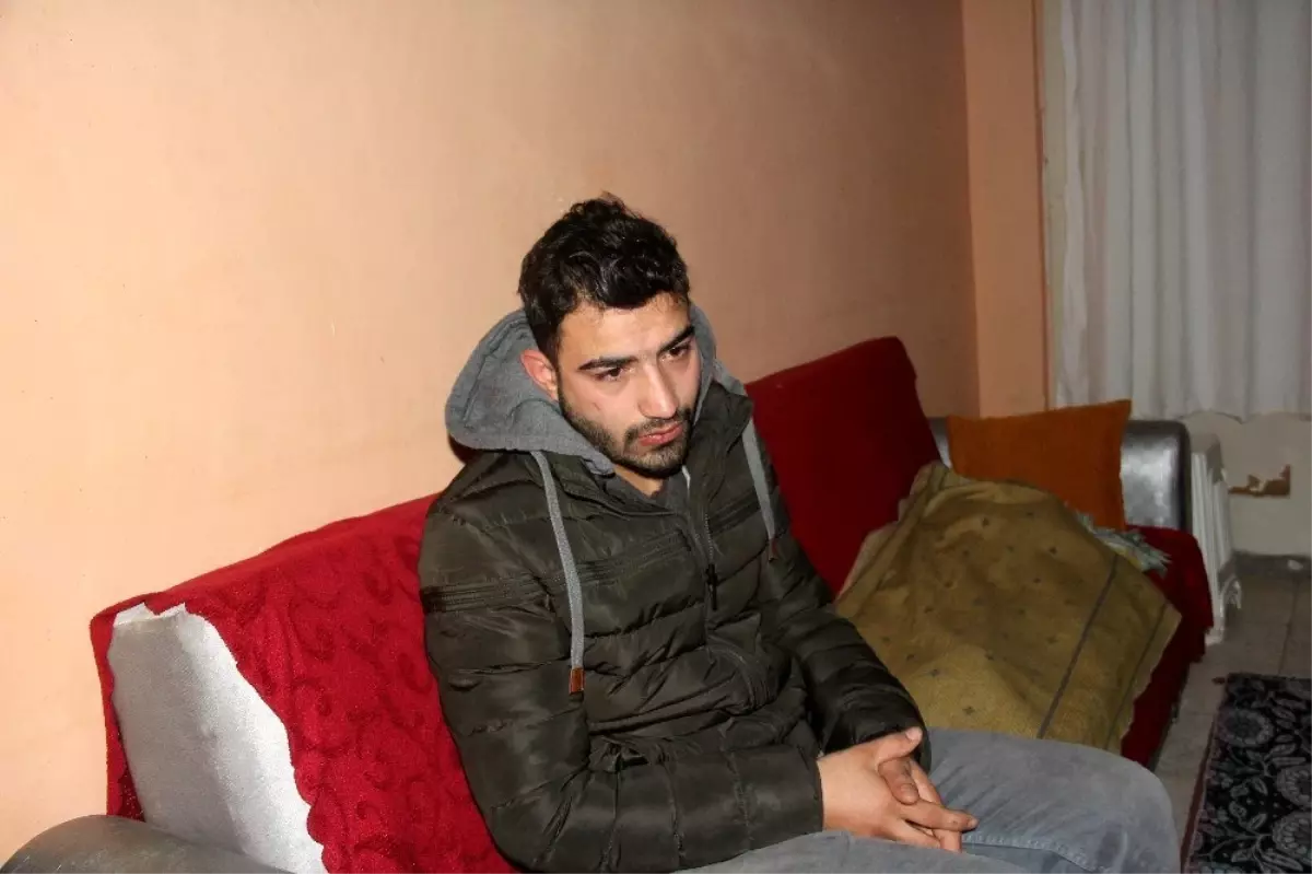 Kazada ölen 3 yaşındaki çocuğun başında çaresizce bekledi