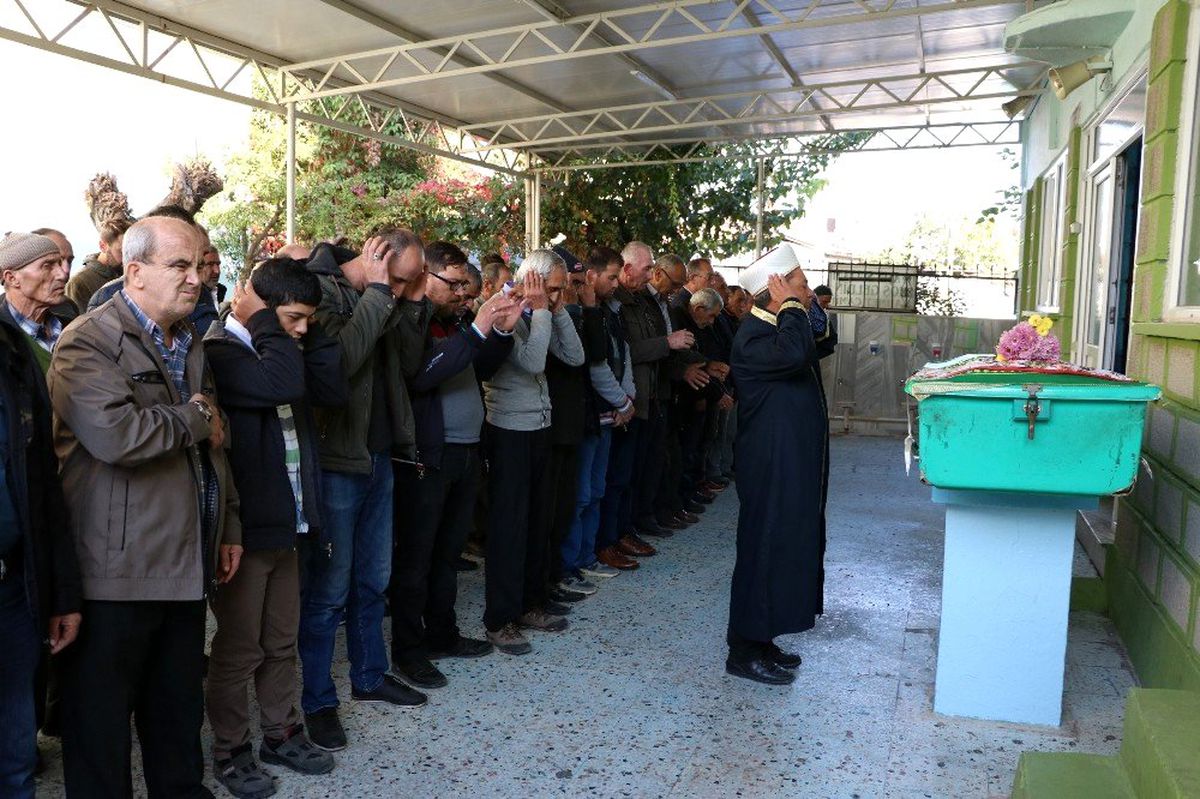 Manisa\'da 6 aylık eşi tarafından öldürülen kadın toprağa verildi