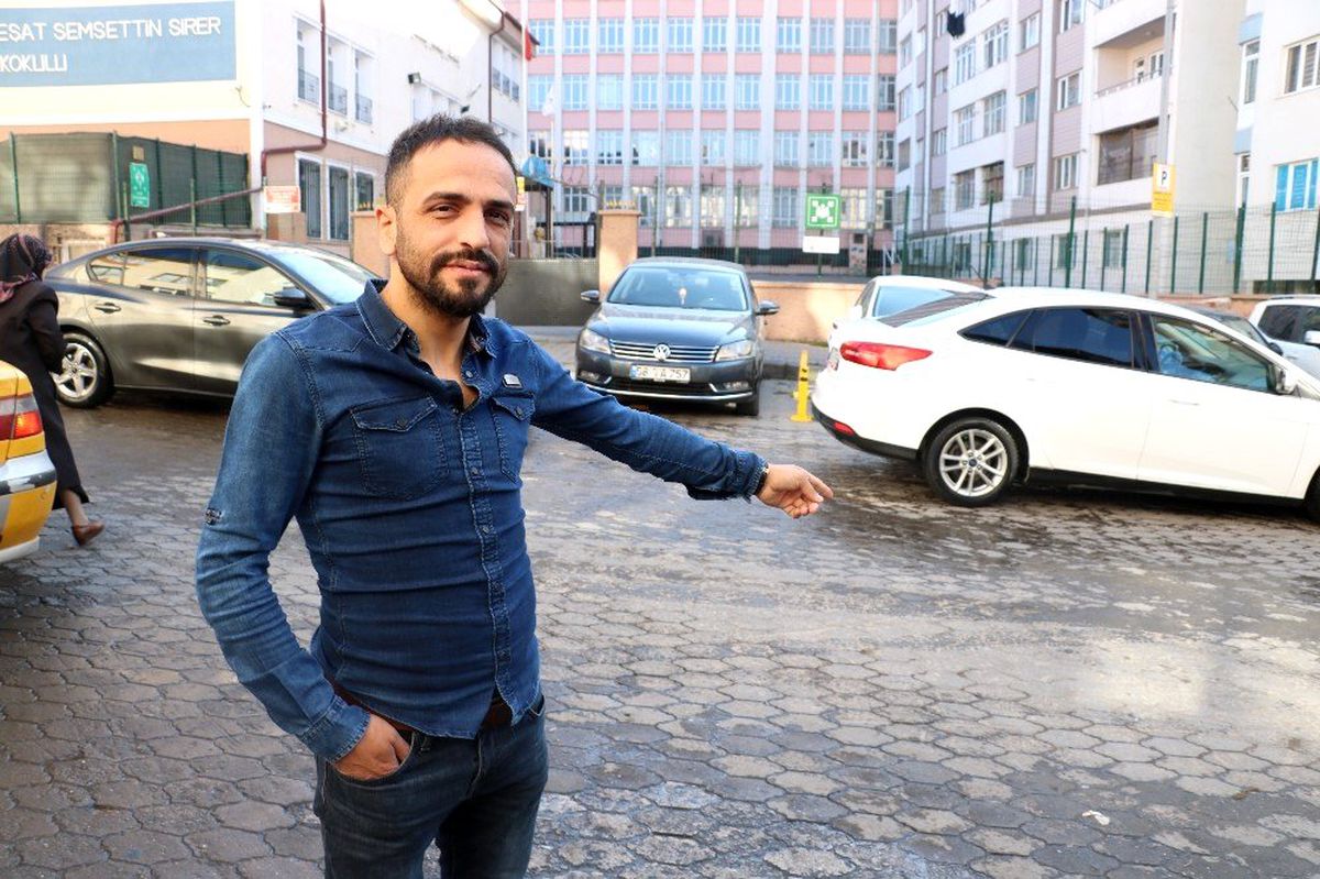 Nankör kedi, hayatını kurtaran genci tırmaladı