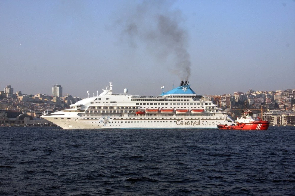 (ÖZEL) 550 yolculu Kruvaziyer gemisi İstanbul\'da