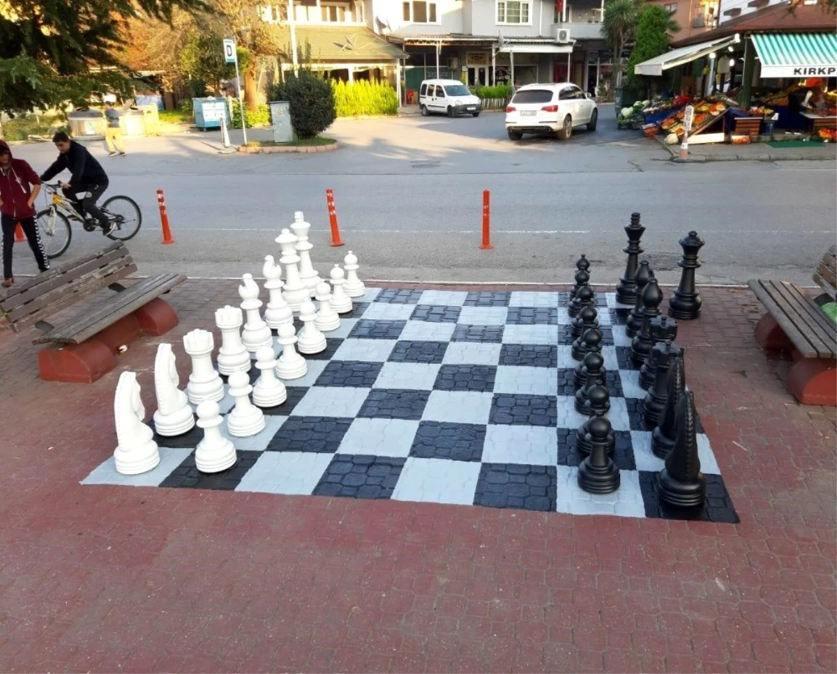 Sapanca\'nın sokakları satrançla buluşmaya devam ediyor