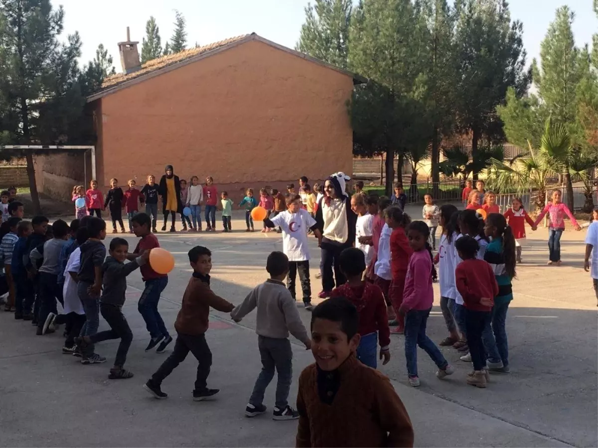 Suriye sınırında telafi eğitimi gören öğrenciler gönüllerince eğlendi