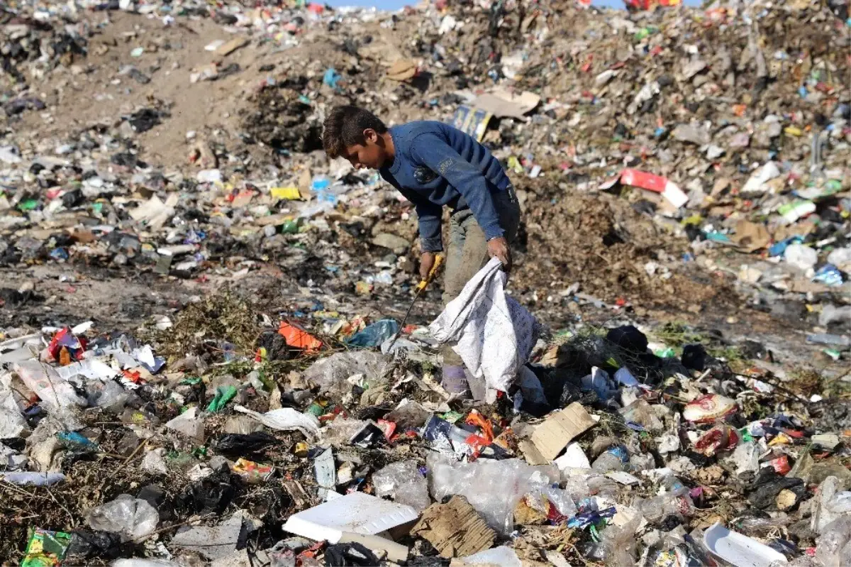 Suriyeli çocuklara anlamlı günde anlamlı sürpriz