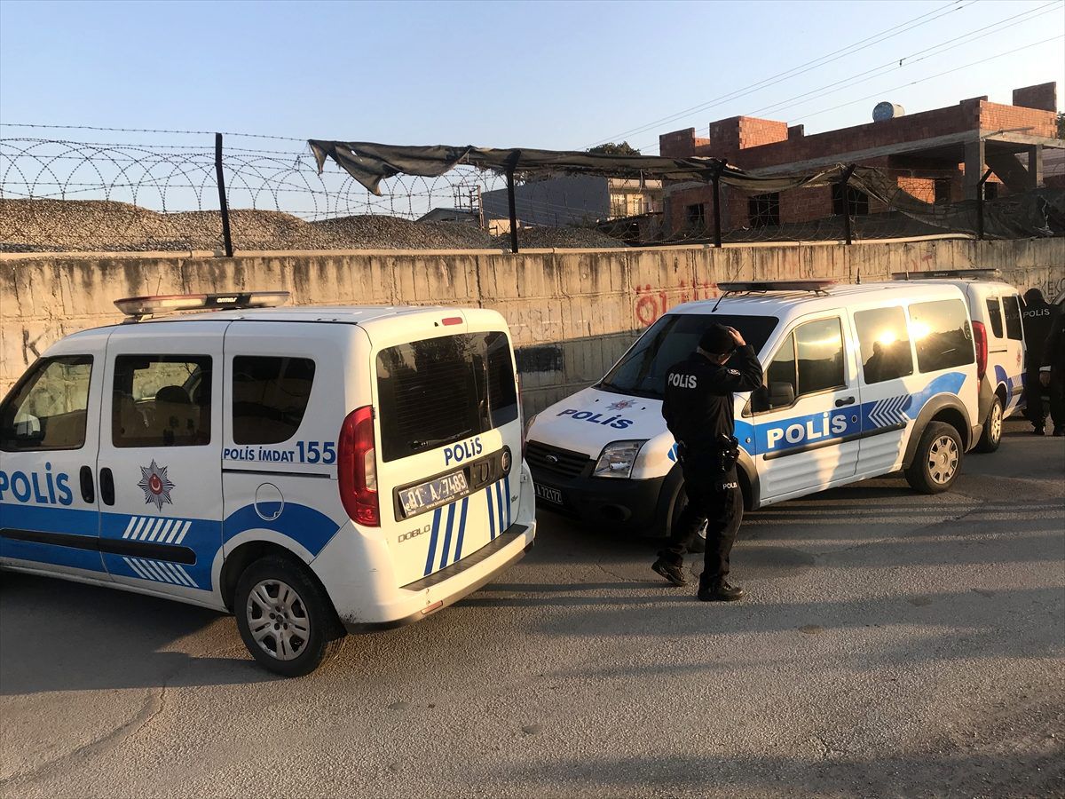 Adana\'da yol kenarında ceset bulundu