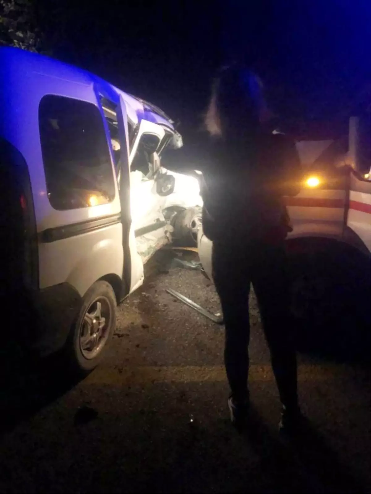 Ambulansla ticari araç çarpıştı: 5 yaralı